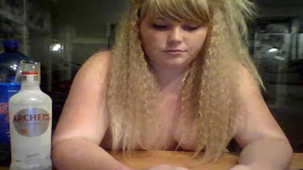 delilah_tee