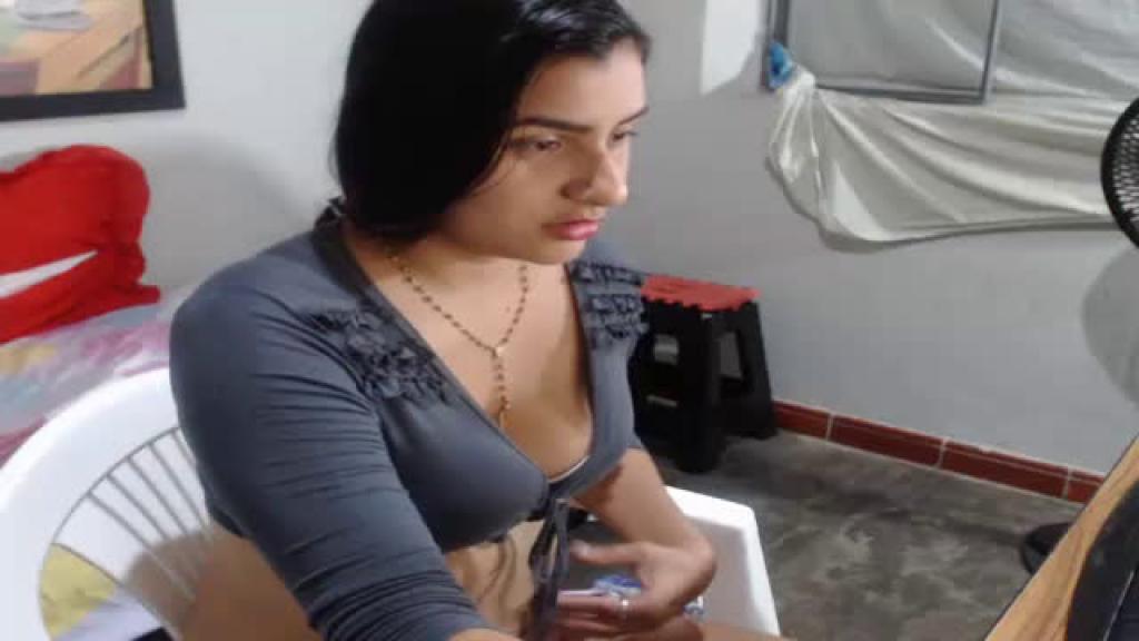 couplelatinoshot