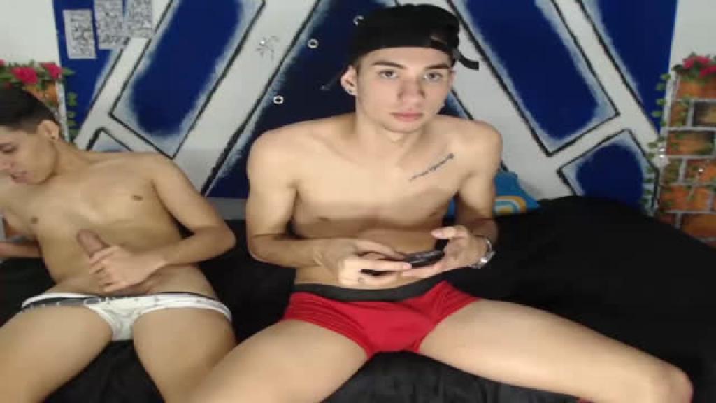 sexy_duo_complacent [2019-08-01 10:16:07]