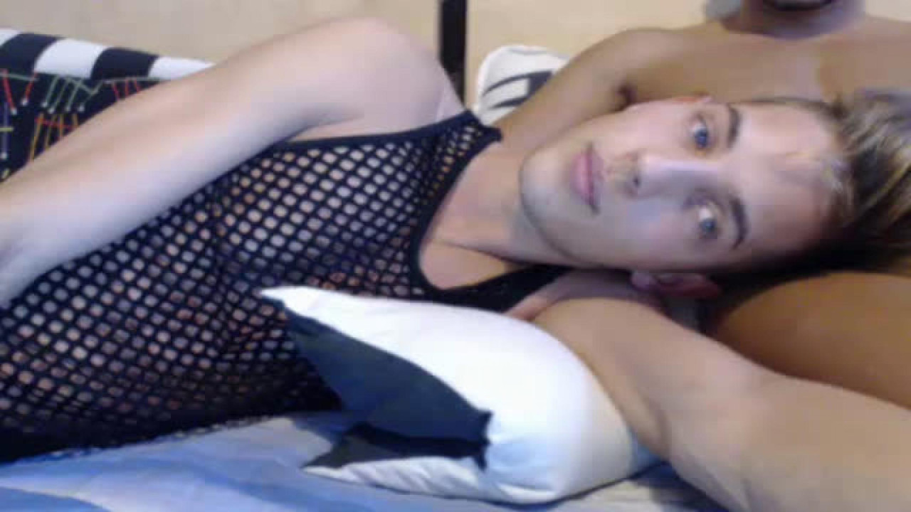 blondetwin10