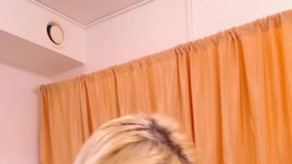 xplayfulblonde