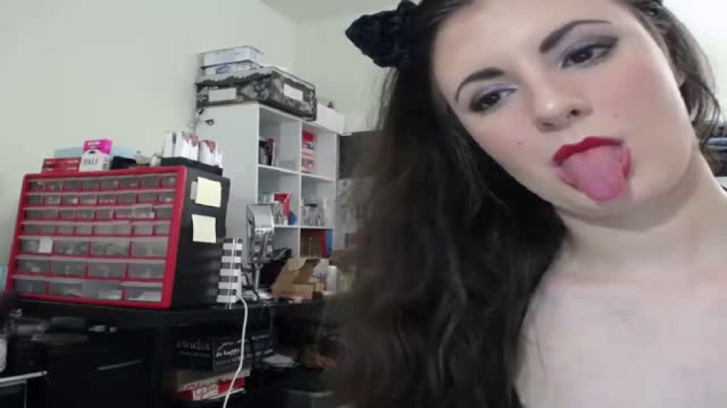 chloekittykat [2019-07-29 00:00:29]